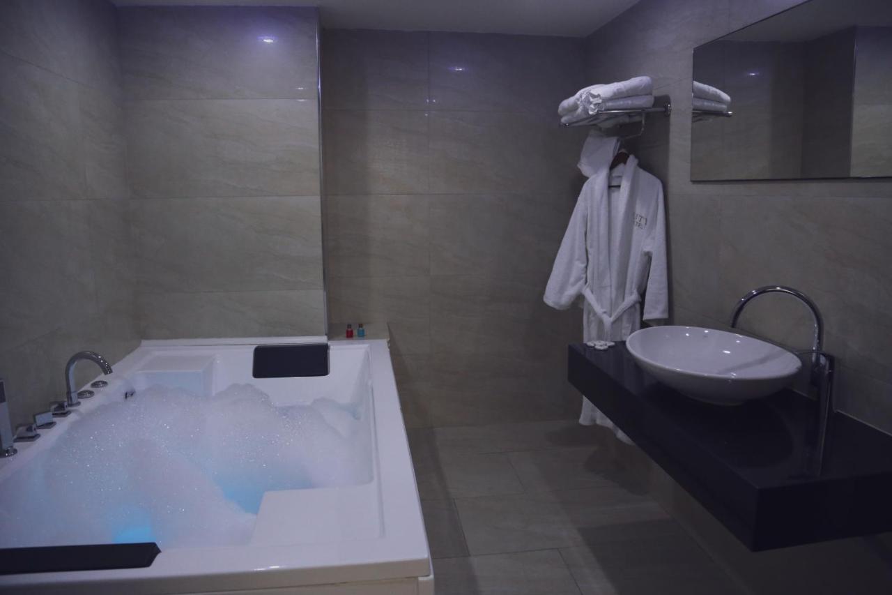 City Hotel Prizren Extérieur photo