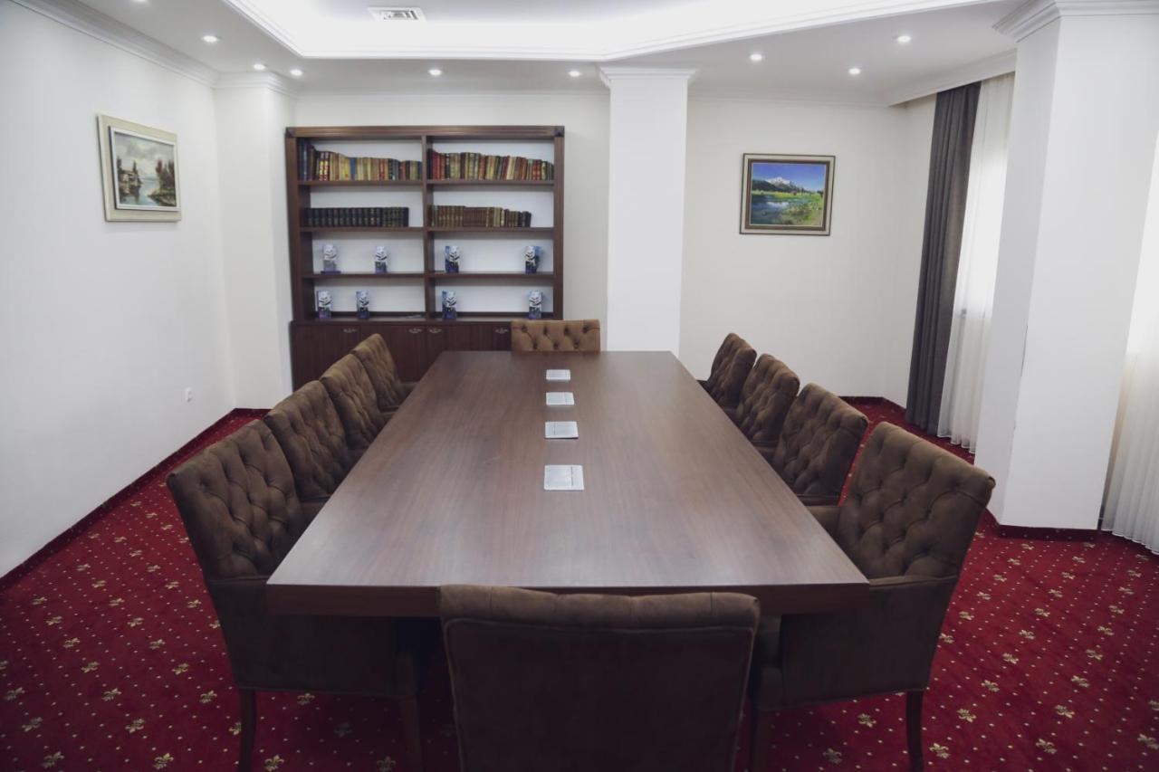 City Hotel Prizren Extérieur photo